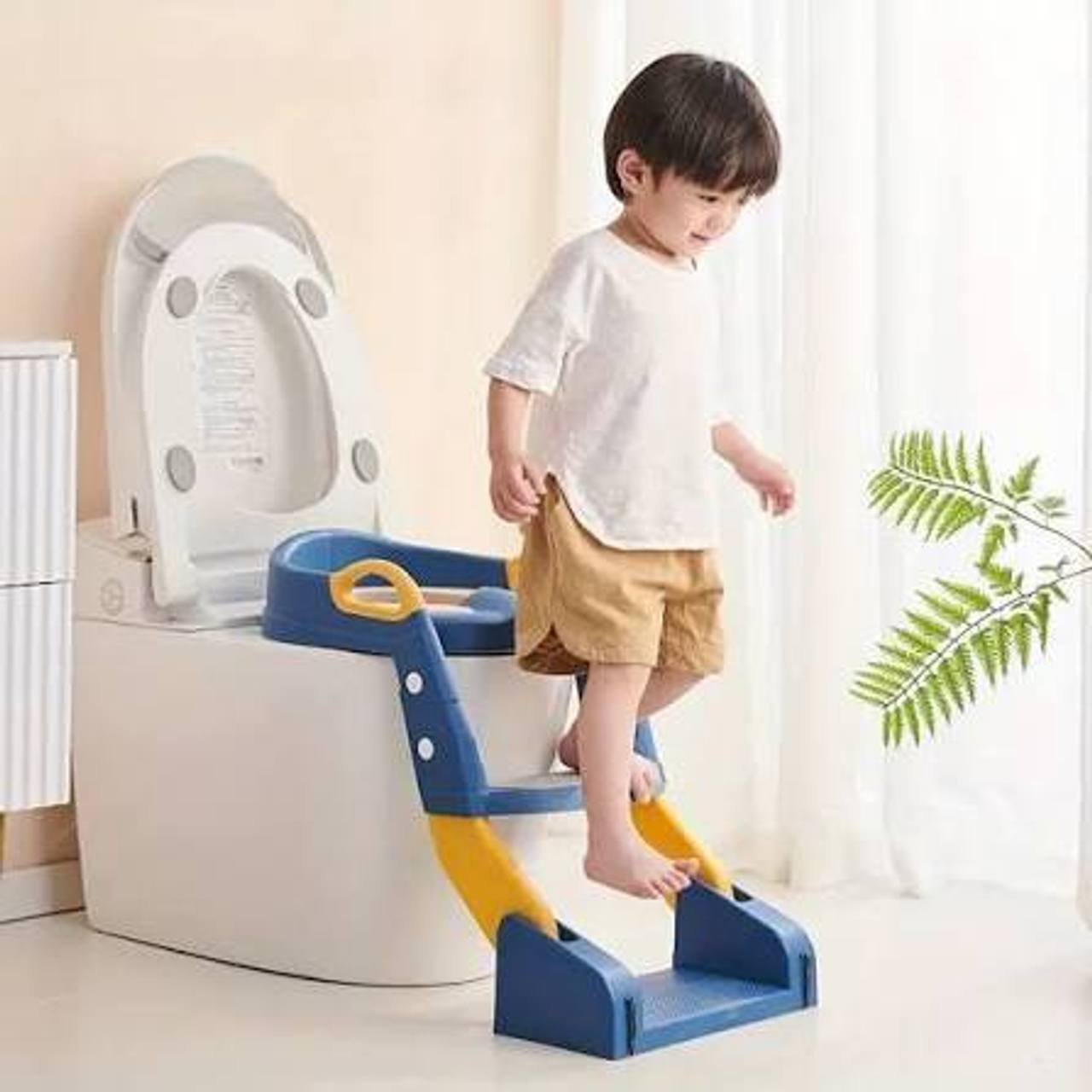 Baby potty training seat with non-slip steps