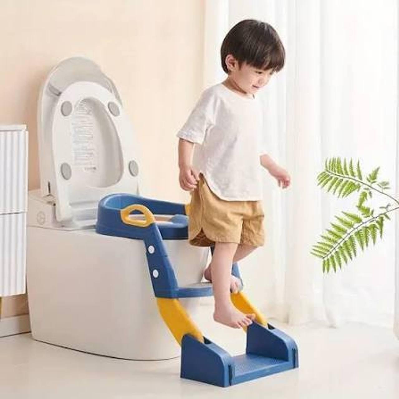 Baby potty training seat with non-slip steps